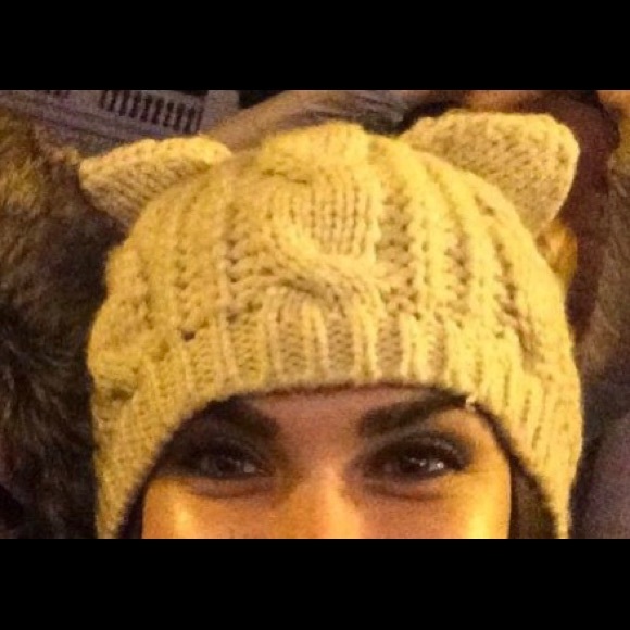 Knit beanie with cute ears - Picture 4 of 5